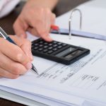 Jak dopasować zakład pogrzebowy? Artykuł dla osób w żałobie.